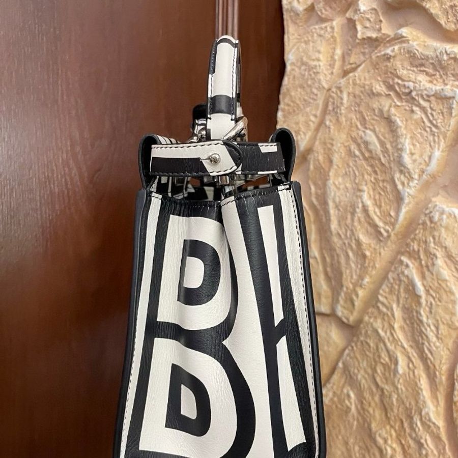 Fendi 限定款peekaboo mini 黑白大logo可手提可肩背 23*18 98新配件盒子 塵袋 肩帶-1