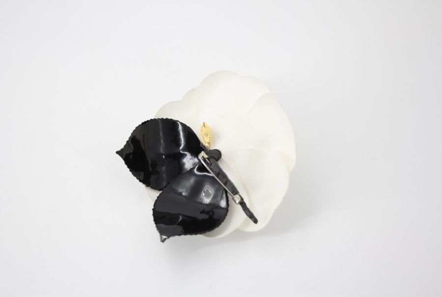 Chanel Vintage 81-85 絲絨黑色葉子白色山茶花胸針-7