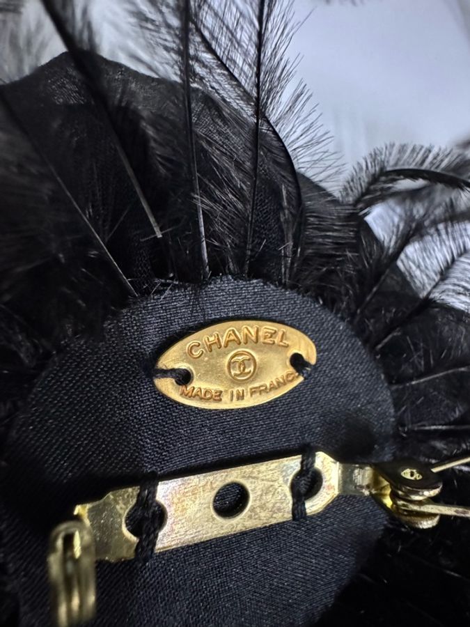 Chanel Vintage 81-85 薄紗羽毛黑色山茶花絲綢胸針-14
