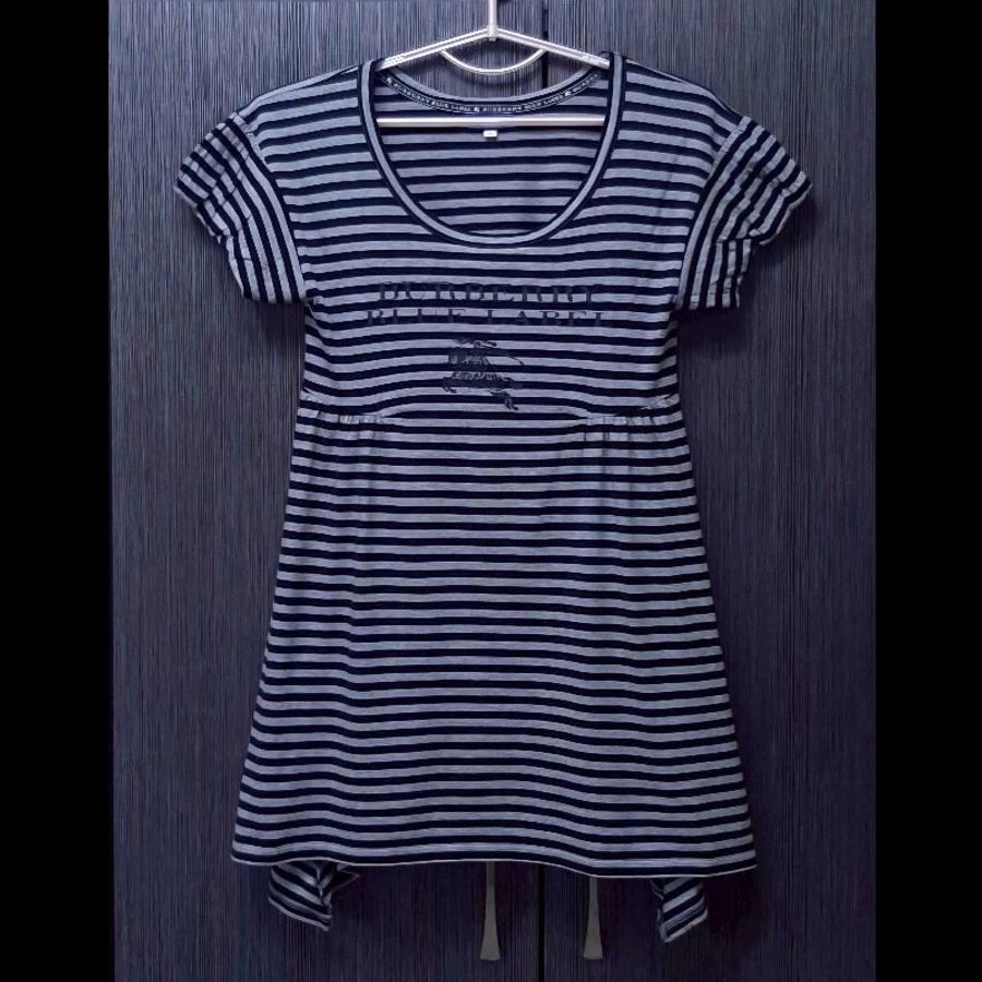 (日本製MIJ)絕版BURBERRY 博柏利 BLUE LABEL 藍標 燙印爆裂紋大戰馬 女灰黑條紋公主袖傘狀不對稱裙擺連身洋裝38號-0