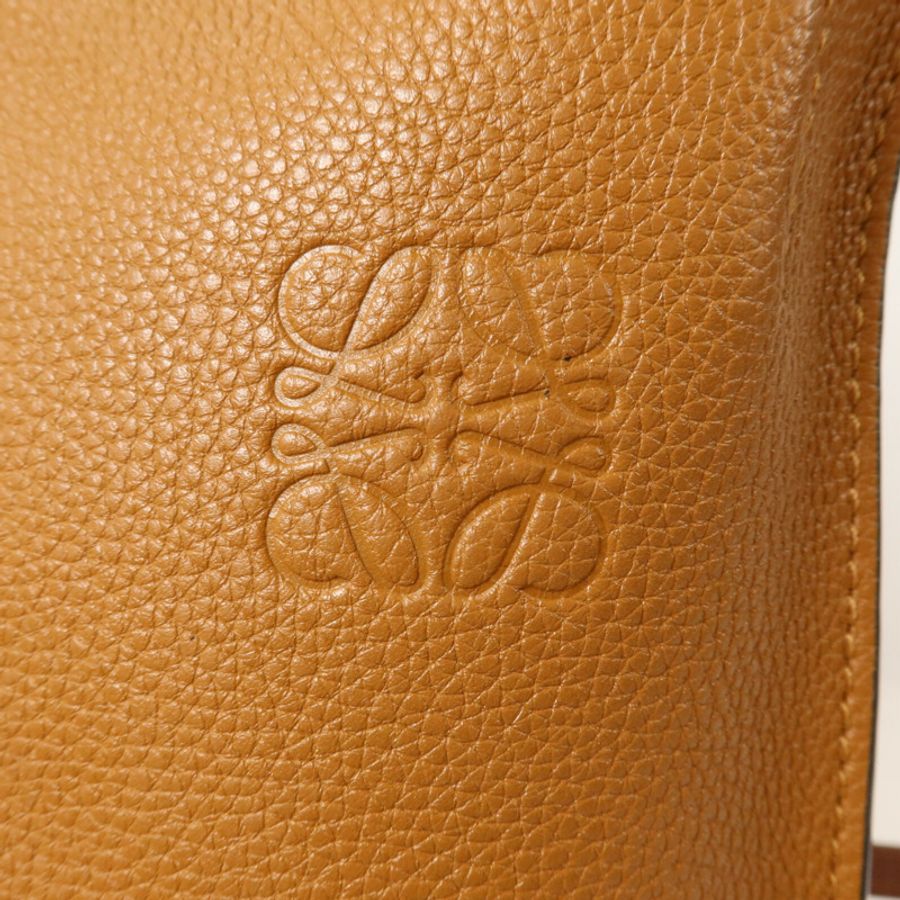 LOEWE 牛皮皮革Gate Bucket肩背袋-13
