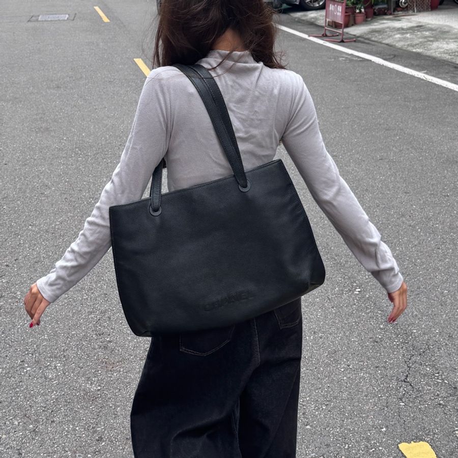 Chanel 香奈兒 “so black” 全黑 荔枝牛皮 托特包👜-19