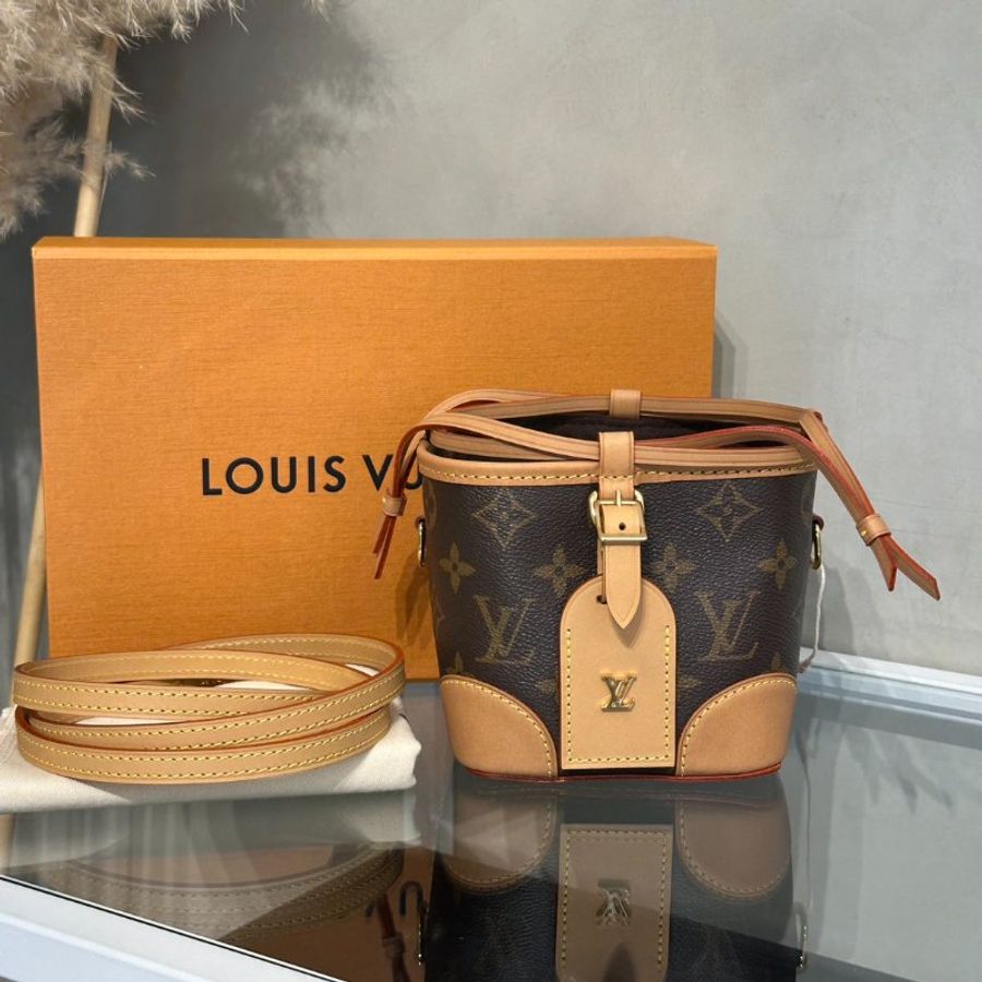 LOUIS VUITTON Neo Purse-30