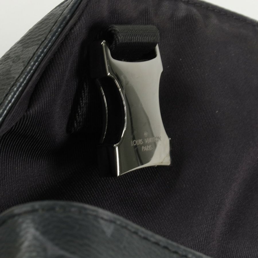 LOUIS VUITTON Monogram Eclipse Messenger PM Voyager銀扣肩背袋-8