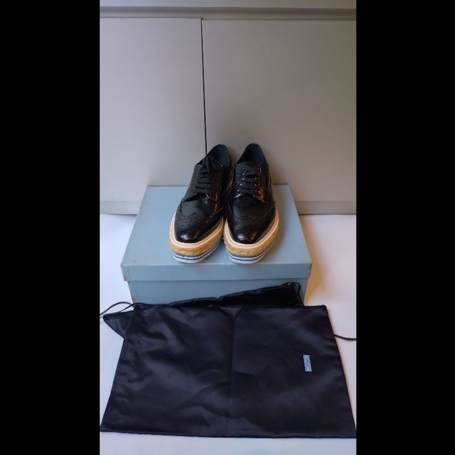 Prada 厚底黑皮雕花牛津鞋-1
