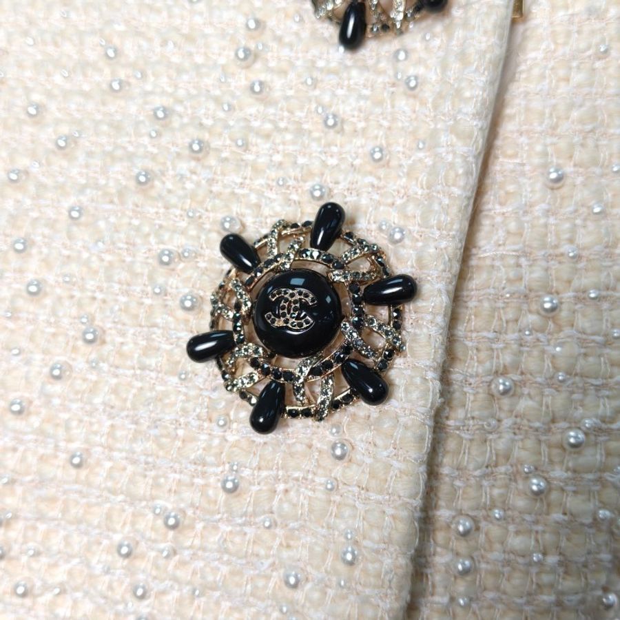 Chanel 18年汉堡系列秀款重工白色珍珠刺绣上衣外套-7