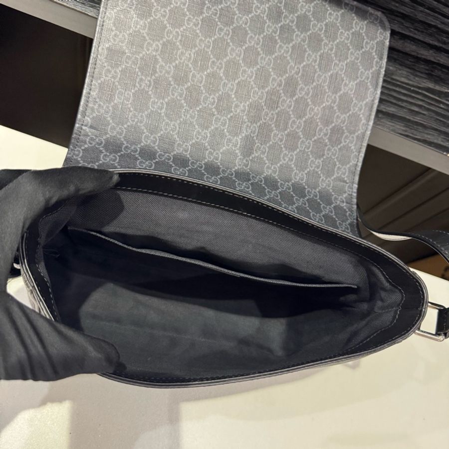 GUCCI古馳男士斜挎郵差包-5