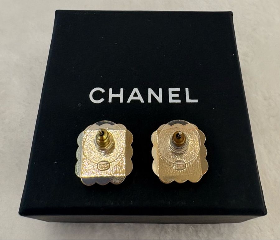 CHANEL 24B 波浪方塊耳環-6