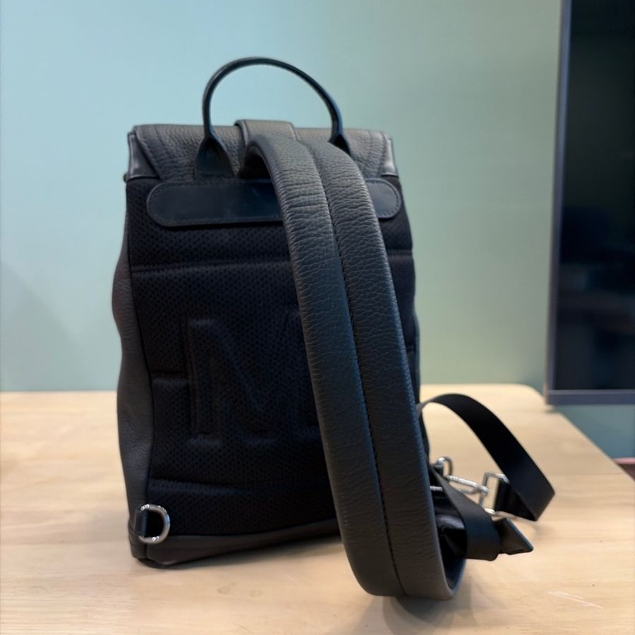 Michael Kors 牛皮胸背包 近乎全新-2