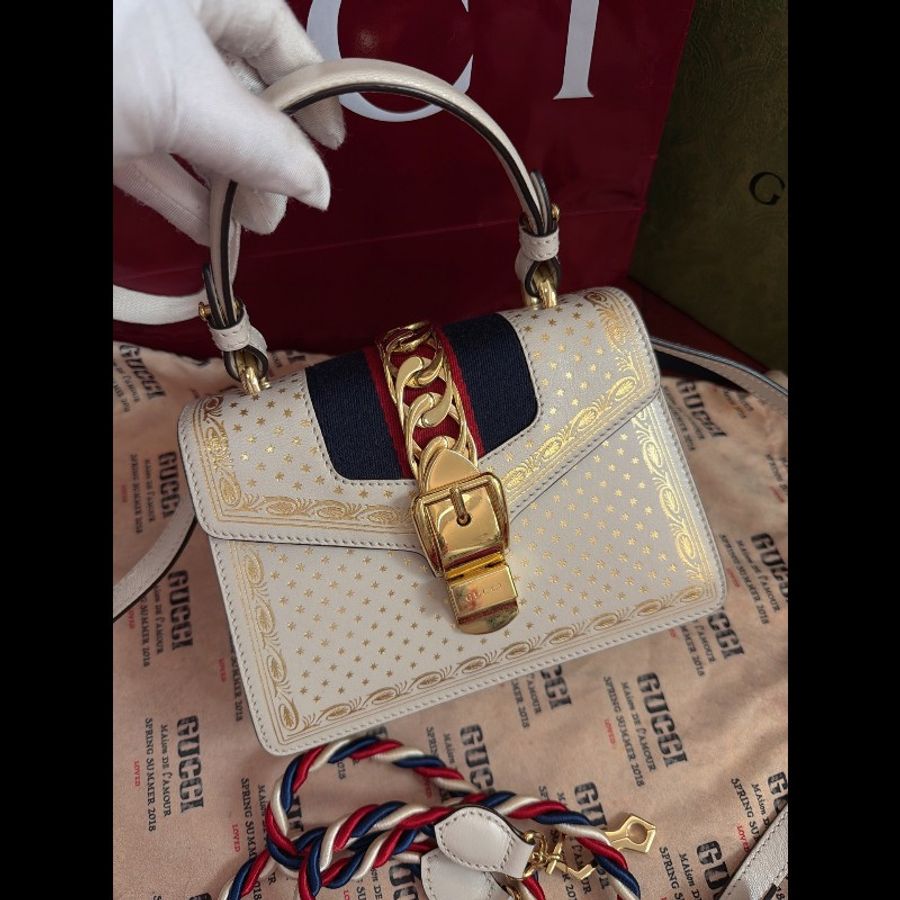 98♥️Gucci 小號Sylvie燙金/白色 雙肩帶 可肩背/手提-9