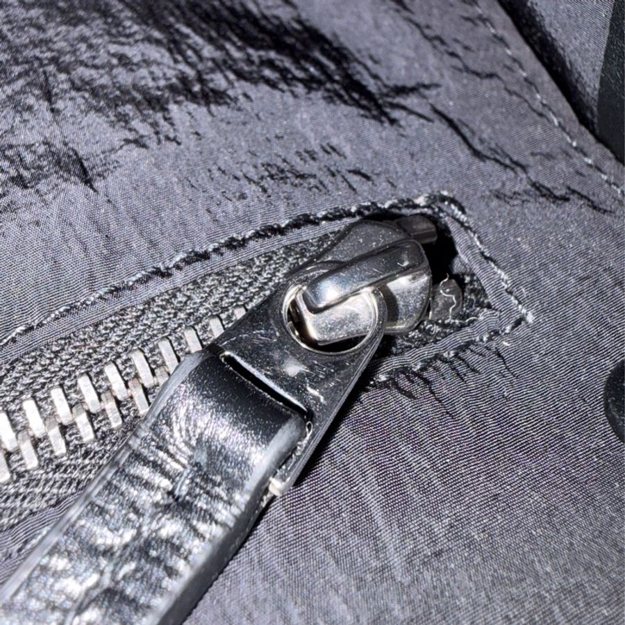 BOTTEGA VENETA BV 717587 CASSETTE 黑色羊皮油蠟皮編織卡帶斜背包|肩背包 編織包-27