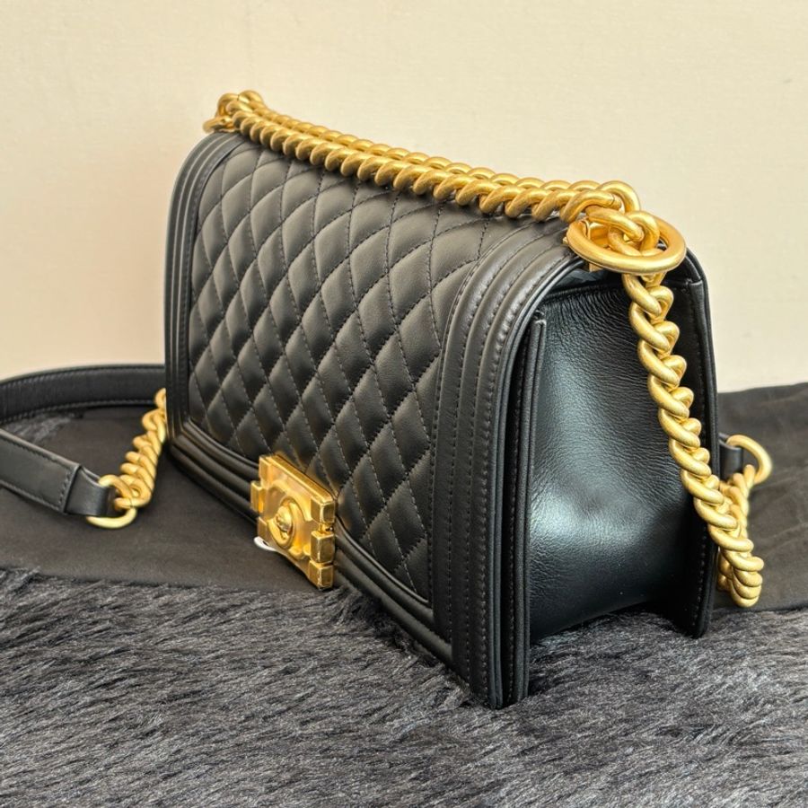 Chanel 香奈兒Leboy 黑色 菱格紋 羊皮 中號 金扣 23年芯片 尺碼25x9x14-2