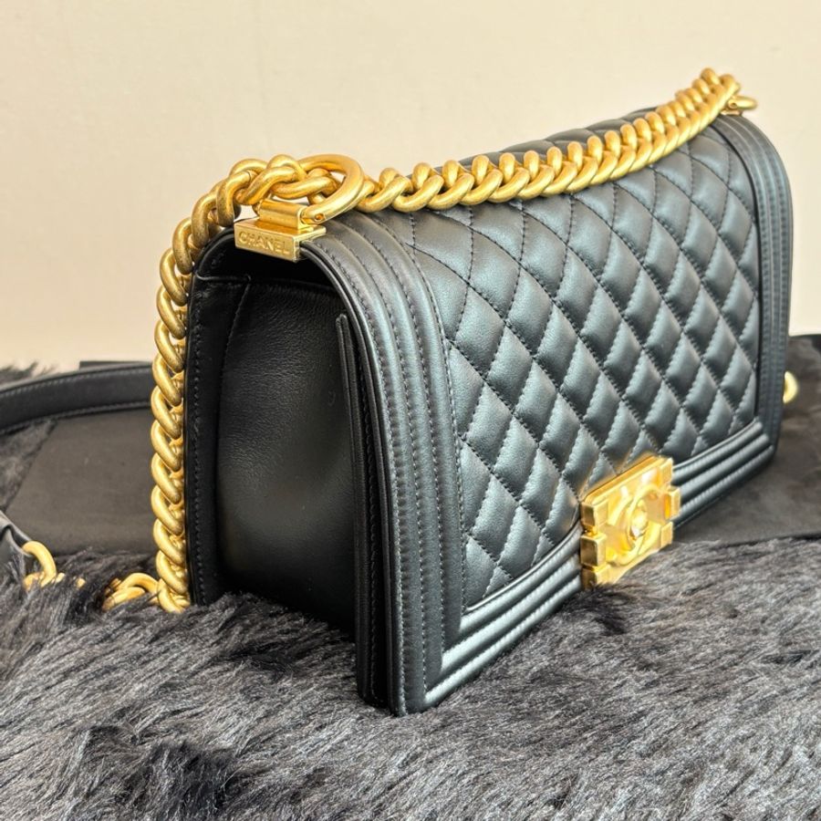 Chanel 香奈兒Leboy 黑色 菱格紋 羊皮 中號 金扣 23年芯片 尺碼25x9x14-3