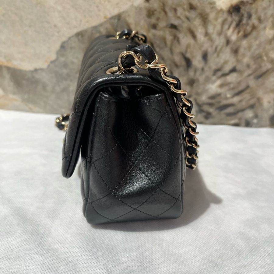 Chanel黑色羊皮金釦方胖-2