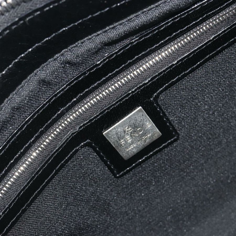 【日本直送】FENDI 黑色絲絨鏈條單肩包 正品 195236A-18
