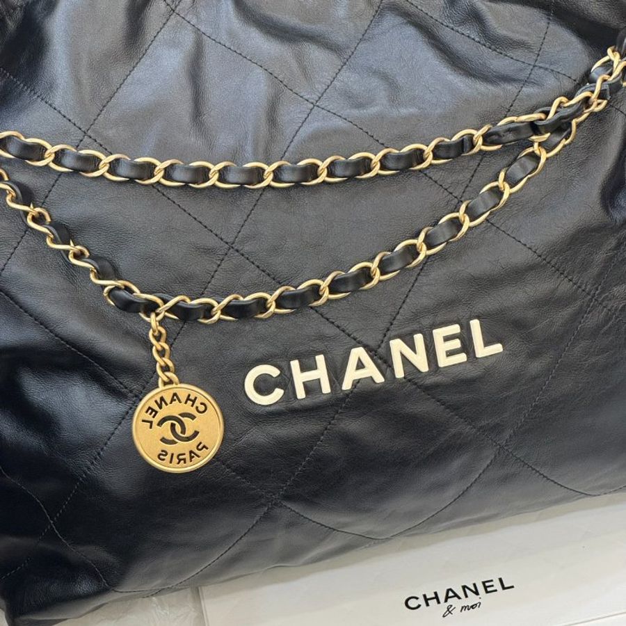 CHANEL 22Bag 小牛皮中號白字金鏈肩背包-1