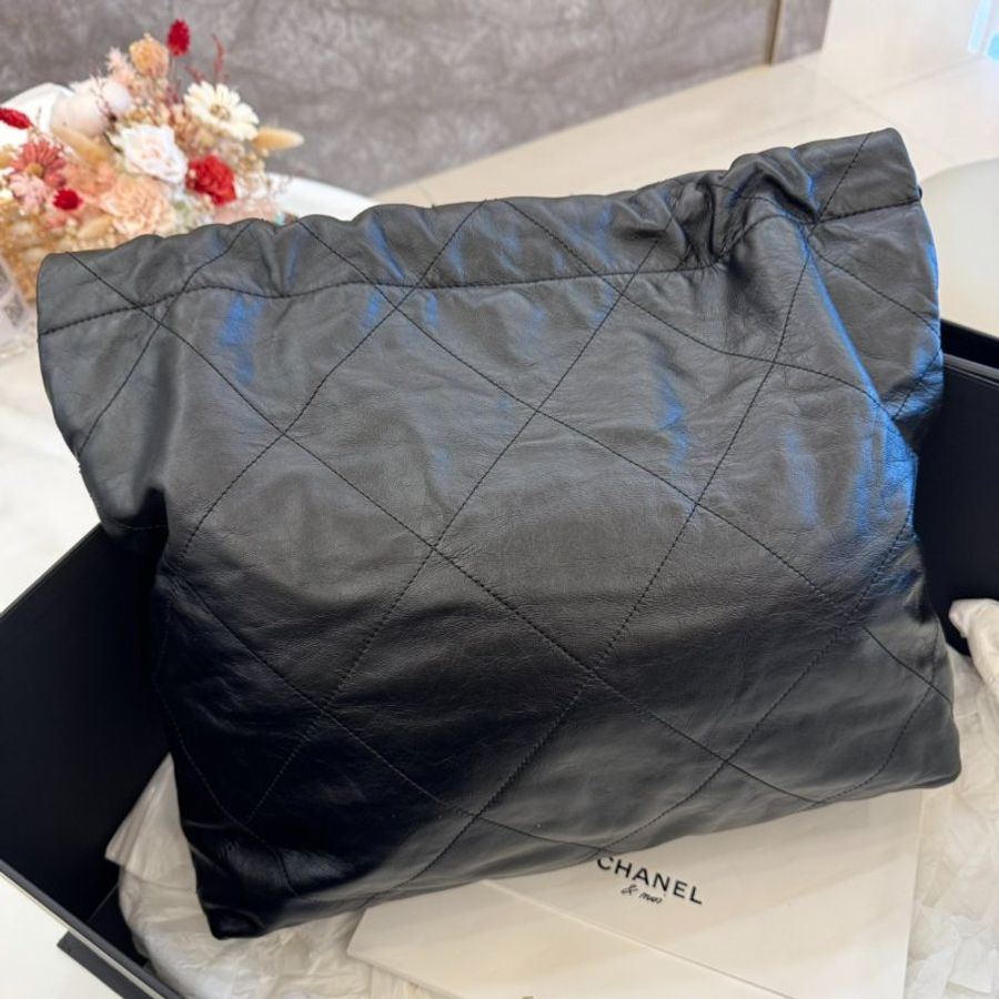 CHANEL 22Bag 小牛皮中號白字金鏈肩背包-4