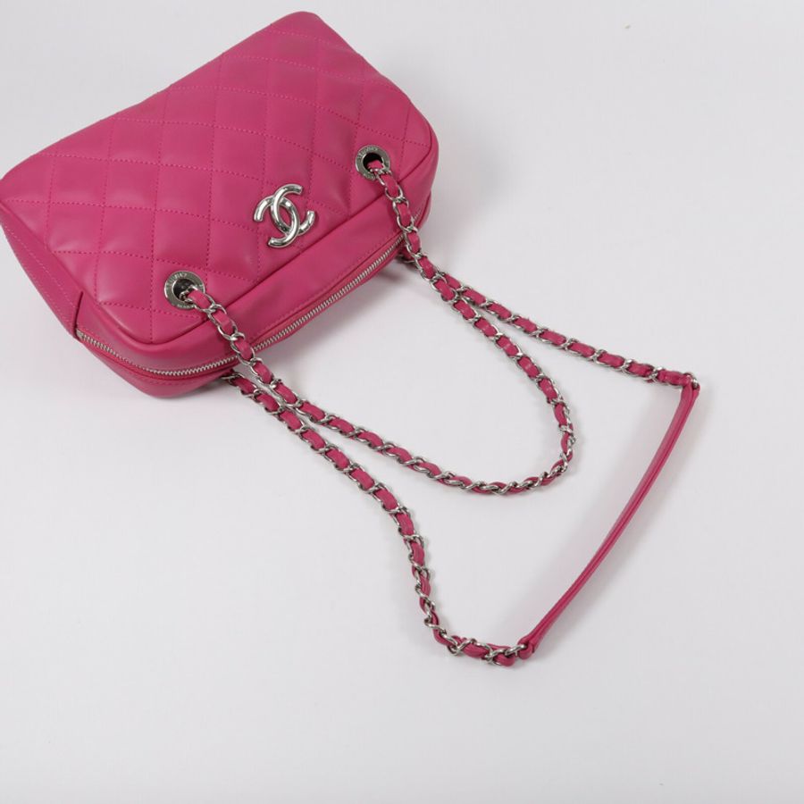 CHANEL Rubber Coco Rain Camera Bag鏈帶肩背袋-9