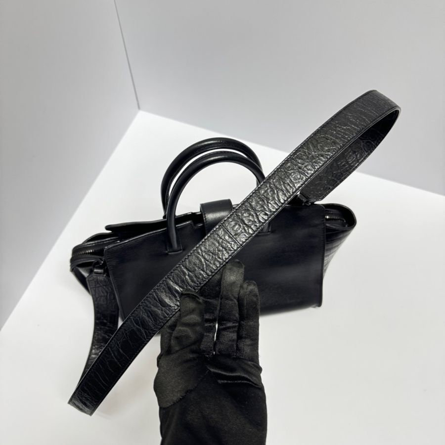 (極新🎁超稀有) YSL “So Black” 全黑鱷魚紋 斜背包 專櫃13萬!-17
