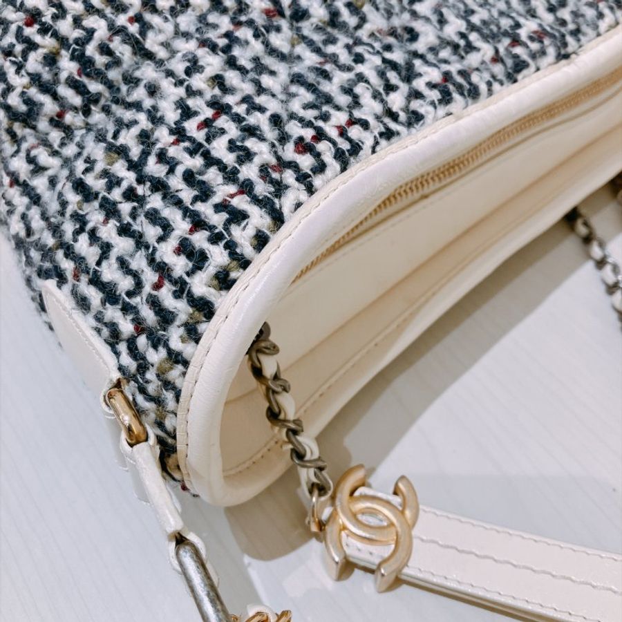 TK2151 香奈兒 中號 毛識 流蘇包 Chanel Gabrielle Medium Tweed Beige-8
