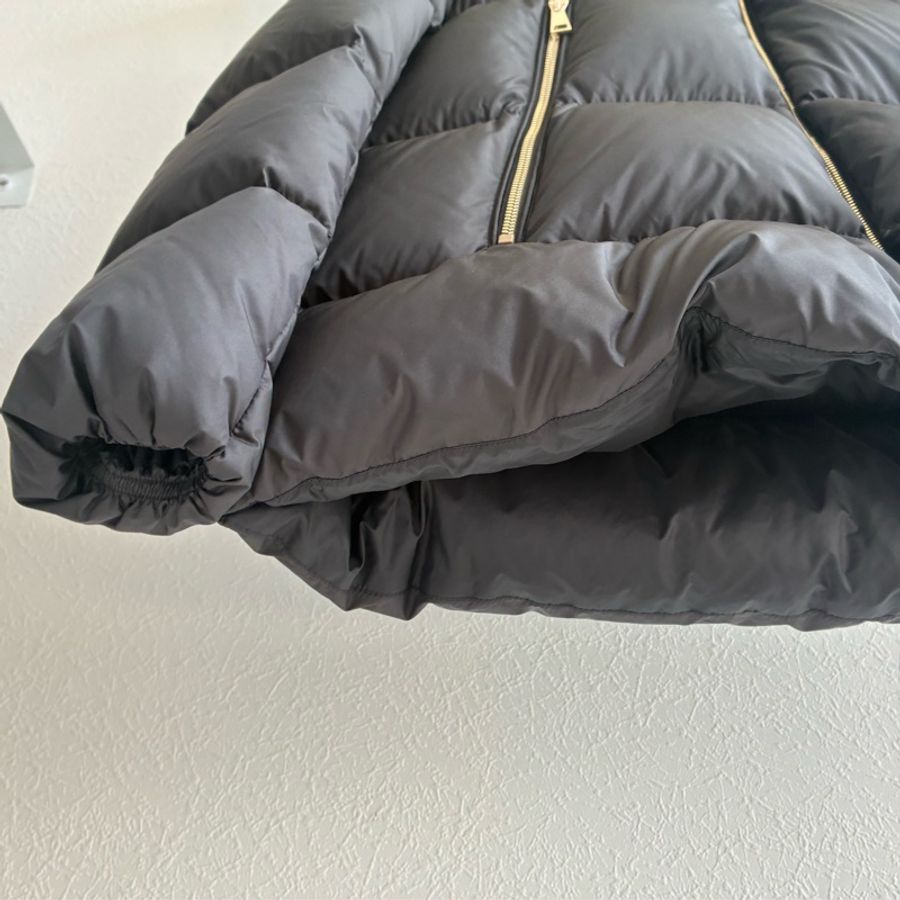 Moncler 黑色連帽毛絨羽絨外套1號-29