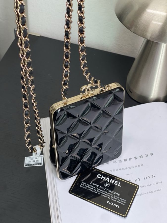 chanel/香奈兒亞克力雙C蛙口包 黑色單肩斜挎 mini款 31開 99新帶膜-5