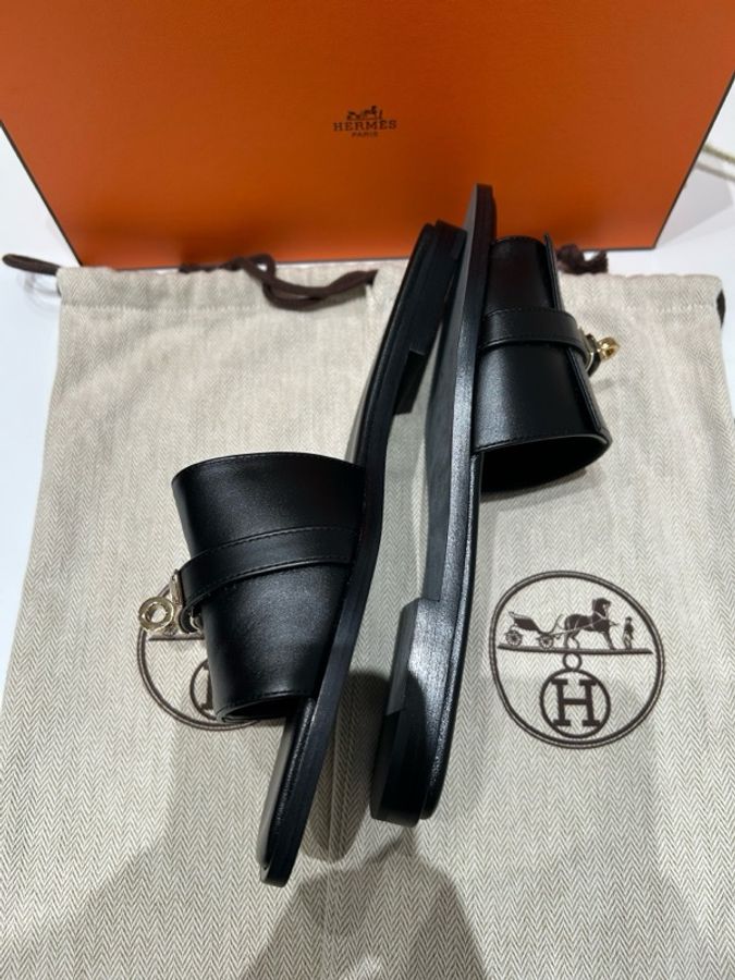 閒置新 HERMES愛馬仕kelly黑色拖鞋 Giulia皮革,黑金扣,一字拖鞋38碼。-3