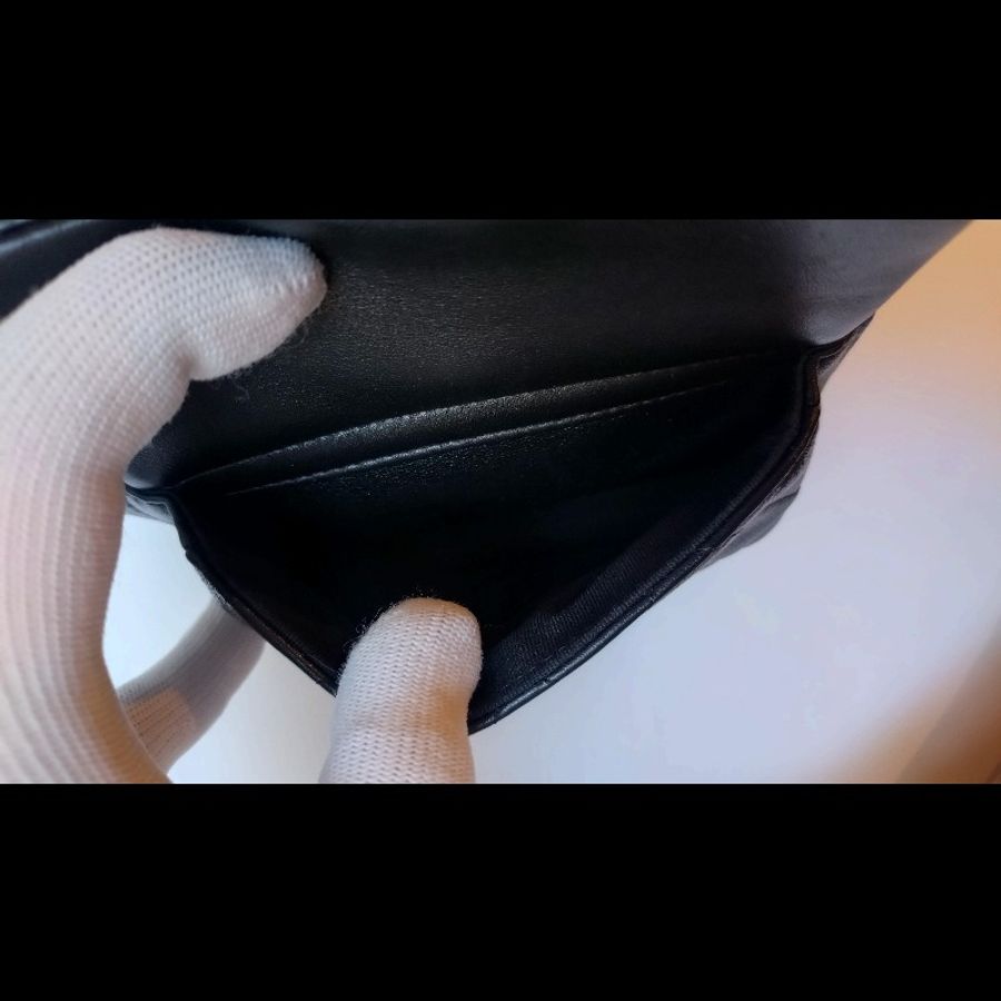 Chanel 淡金鍊黑羊皮菱格單口袋小後背包-23
