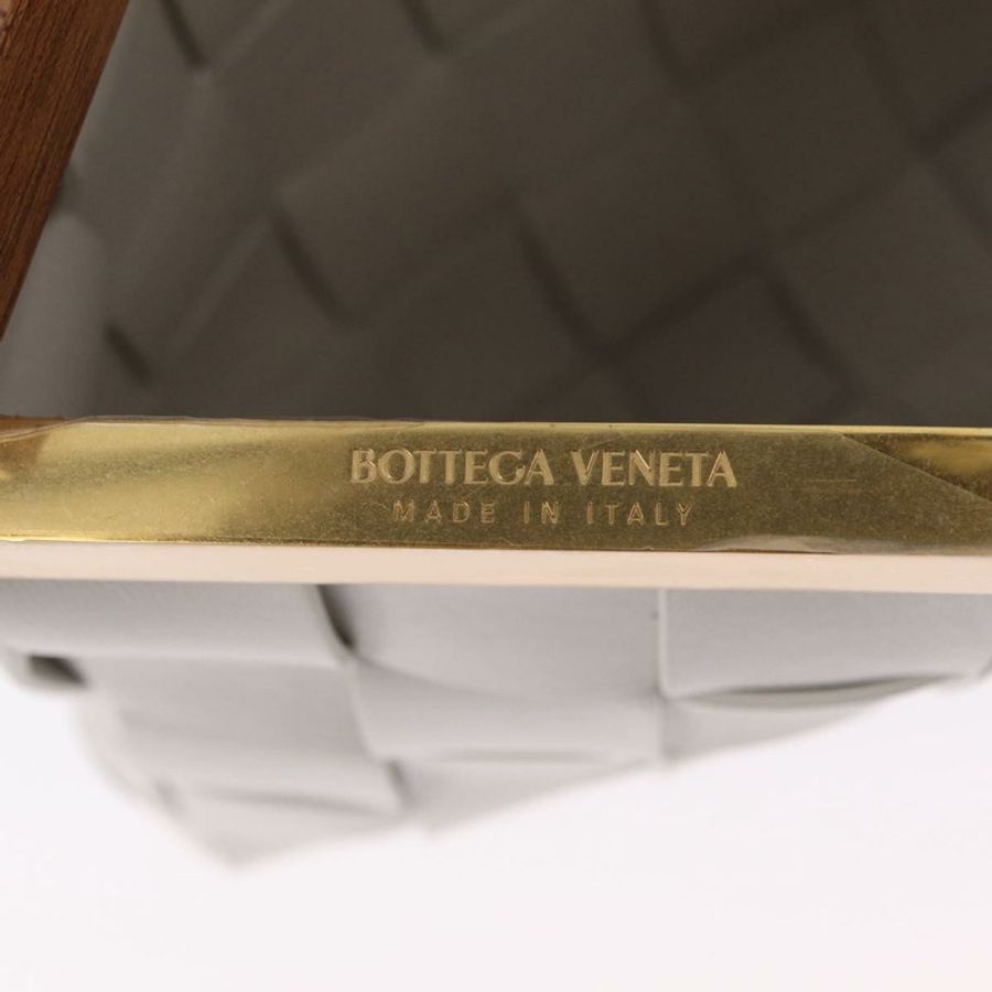 【日本直送】Bottega Veneta MAXI INTRECCIATO 手拿包 皮革 白色 金色 正品 207327M-8